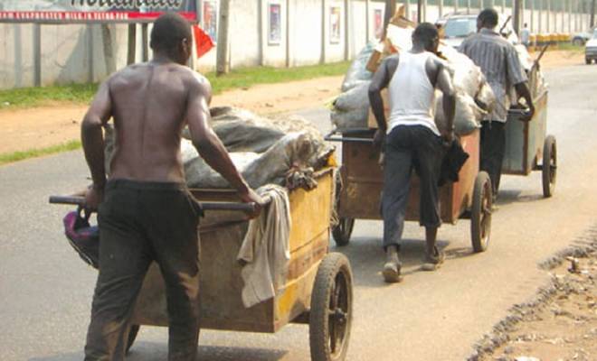 2018_1$large_Cart_pushers,_wheelbarrow_operators_in_Lagos