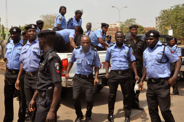 Nigerian-Policemen-in-search-of-the-Yang-Zhong