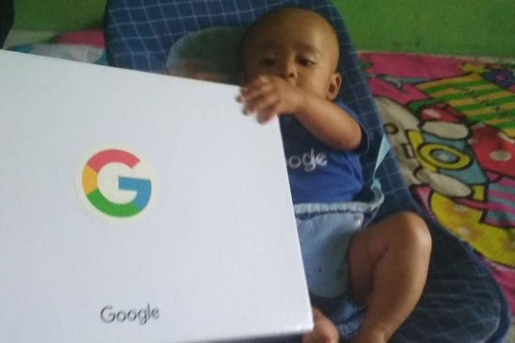 Baby-Google-with-Google-gift