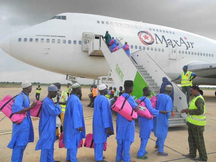 MUSLIM-PILGRIMS-FROM-GOMBE-STATE-BOARDING