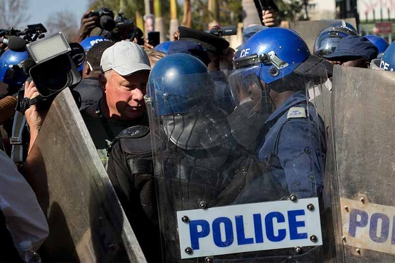 Zimbabwean-policemen