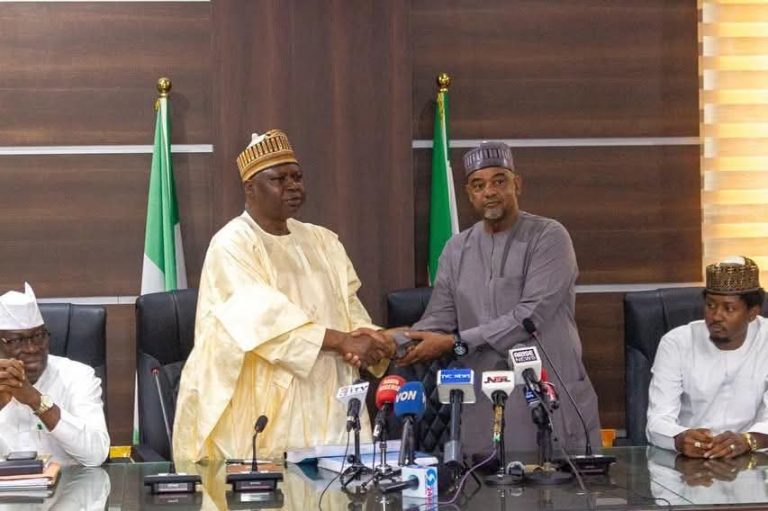 facebook_1764776867894_7402010676115288511